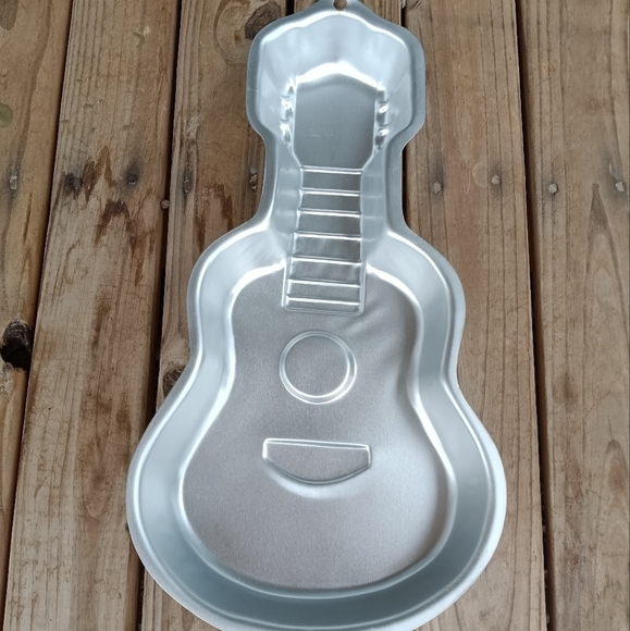 Wilton Guitar Cake Pan 2105-570 Guitarist Musician Band Music - Picture 1 of 2